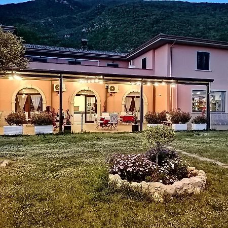 Salisu Country House Guest House Mignano Monte Lungo Exterior photo